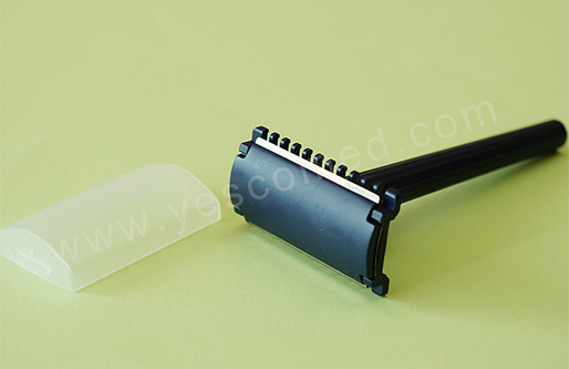 Medical disposable razor blade with double blades